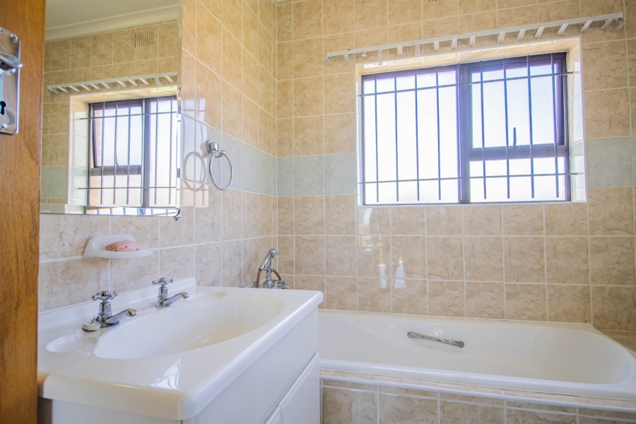 6 Bedroom Property for Sale in Myburgh Park Western Cape